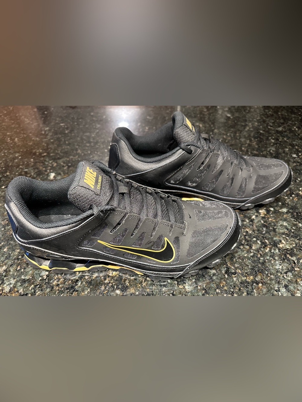 Nike Reax 8 TR Men’s Training Shoes Size 12 Black Gold New Never Worn